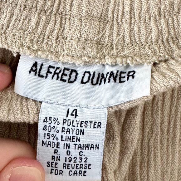 Alfred‎ Dunner Beige Crepe Textured Pants - Picture 11 of 13
